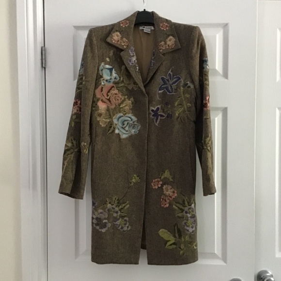 Fabulous light brown textured coat with beautiful embroidery size 6 (S) - Picture 1 of 15